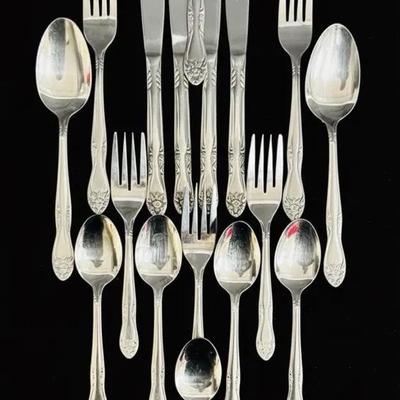 14-Pc Carlyle Floral pattern Flatware