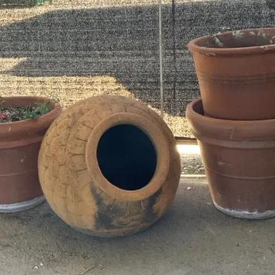 Tilt Terra-cotta Planter W/ Round Terra-cotta Planters