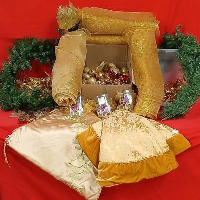 A Gold Gilded Room for Christmas 