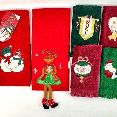 Sale Photo Thumbnail #140: Lot #140 Christmas Hand Towels 8pcs (2 New)
