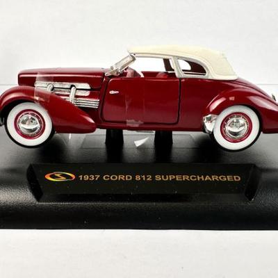 Sale Photo Thumbnail #114: Lot #114 1937 Cord 812 Supercharged Diecast by Signature Models – Classic Car Collectible w/ Original Box

