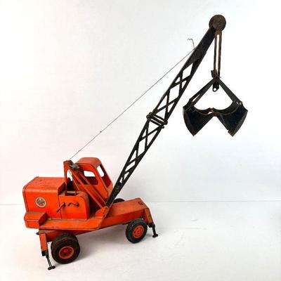 Sale Photo Thumbnail #121: Lot #121 Vintage UNIT Crane Toy - Industrial Boom Crane w/ Clamshell Bucket - Large Heavy Metal