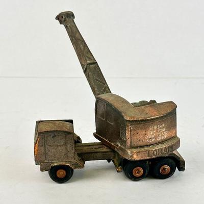 Sale Photo Thumbnail #120: Lot #120 Antique LORAIN Diecast Crane Truck – Heavy Equipment Toy – Rare Early Model
