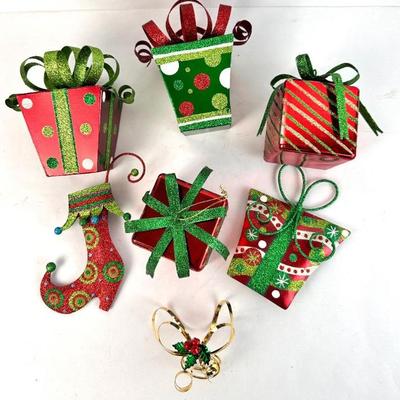 Sale Photo Thumbnail #131: Lot #131 Christmas Tabletop Decor
