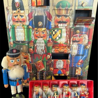 German Nutcracker Advent Calendar * Erzgebogd 9.5” Nutcracker * Made In Germany *