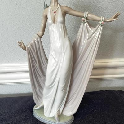 Gorgeous! LLADRO Made In Spain Figurine 1987