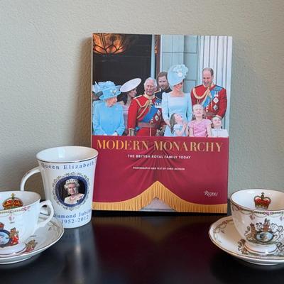 Queen Elizabeth Memorial Teacups * Modern Monarchy Book 