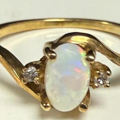 10k Yellow Gold Oval Opal And Diamond Ring
