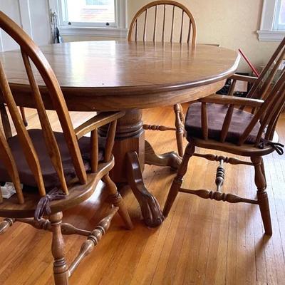 Victorian Style Claw Foot Oak Pedestal Table And Four Oak Windsor Chairs 