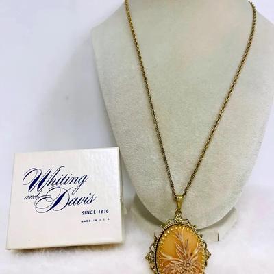 Vintage “Whiting & Davis Co.” Lalique Flower Necklace 