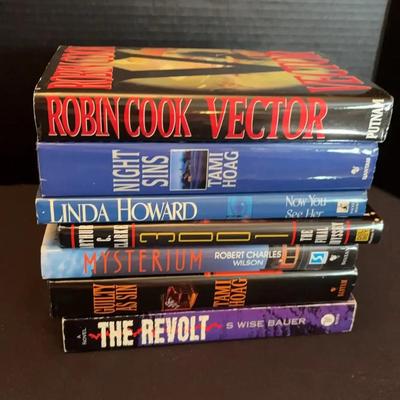 Assorted Collection of Suspenseful Reading Books - Mystery Crime, Hardback & Paperback