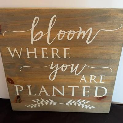 “Bloom Where You Are Planted” Wooden Wall Hanging