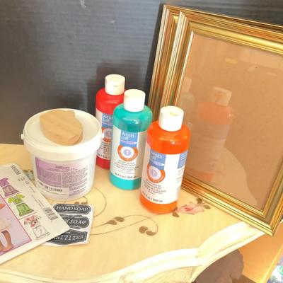 Creative Outlet - Mosaic Mold, Artists Loft Paint, McCall Pattern, 2 Gold Frames