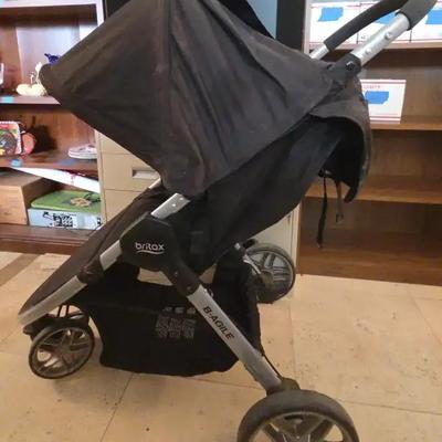 Britax B-Agile Baby Stroller in Black - Lightweight with Swivel Front Wheel - Children up to 55 lbs