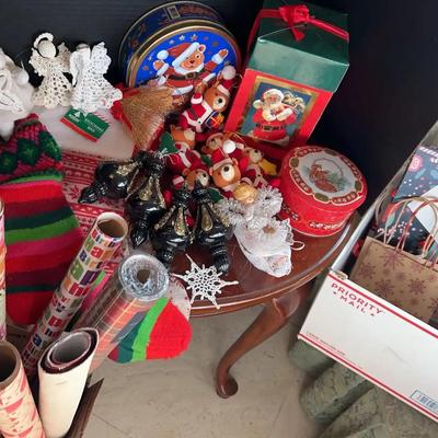 Christmas Packaging & Decor - 5 Stockings, Gift Bags, Wrapping Paper, Tins & Teddy Bears