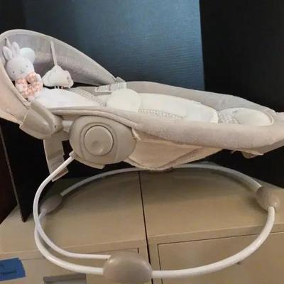 Ingenuity Twinkle Tails Vibrating Infant Baby Bouncer - Bunny and Garden Pattern