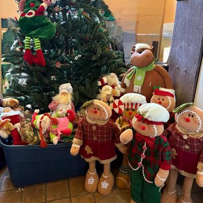 Mystery Christmas Standing Figures & Tree