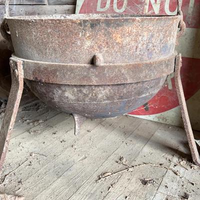 Cast Iron Stew Pot With Cast Iron Stand 