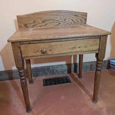 Antique Oak 1 Drawer End Table