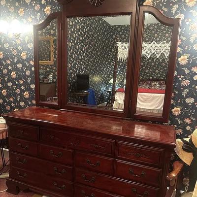 Heirloom Traditions Dresser w/ Folding Mirror
