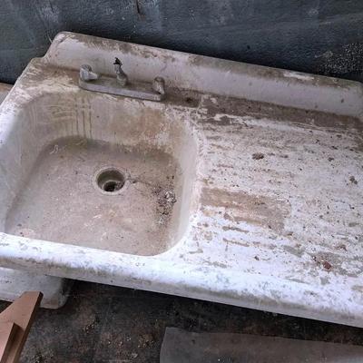 Enameled Cast Metal Vintage Farmhouse Sink #1