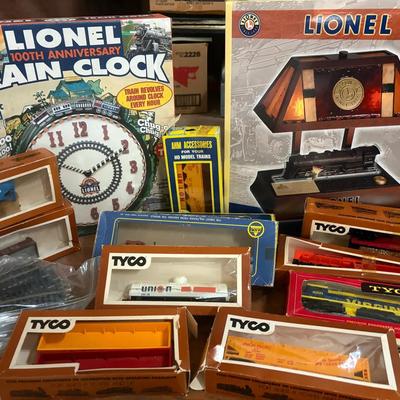 Lionel Train Clock, Lamp, Tyco Train Cars