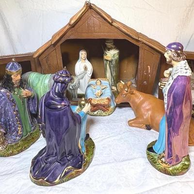 Vintage Hand Painted Holland Mold 22 Piece Ceramic Nativity Set