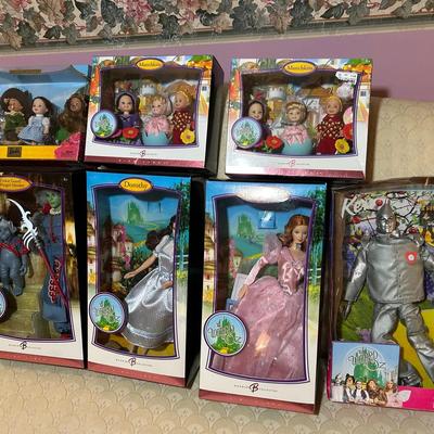 Group Of Wizard Of Oz Characters In Boxes