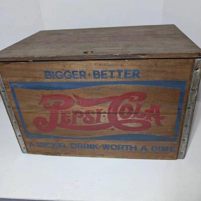 Vintage Wooden Pepsi Crate w/ Checkerboard Lid
