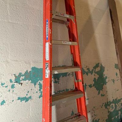 8’ Werner Fiberglass Stepladder 