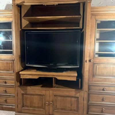 Sale Photo Thumbnail #19: Ethan Allen Entertainment Center 