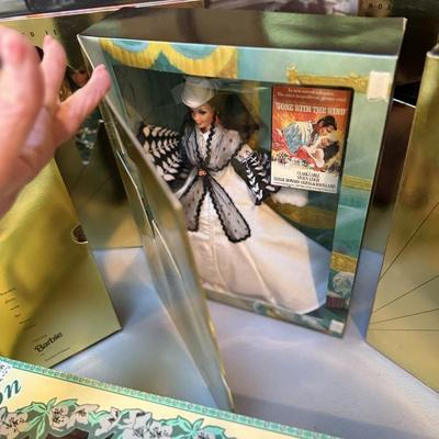 Sale Photo Thumbnail #136: Gone with the Wind Doll Set with Screen Set up 