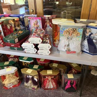 Sale Photo Thumbnail #128: Barbies Galore!! 