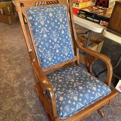 Sale Photo Thumbnail #163: Antique rocking Chair 