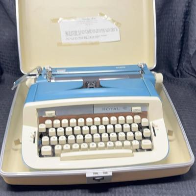 Royal Sabre Vintage Manual Typewriter 