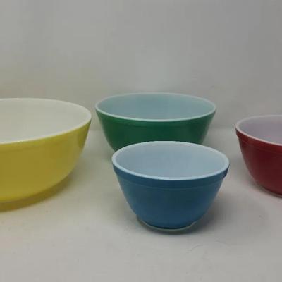 Vintage Pyrex Bowls 