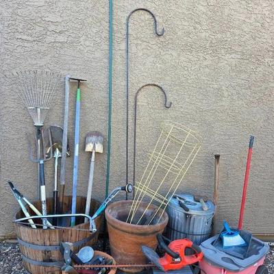 Garden Tools, Pots, & Accessories 