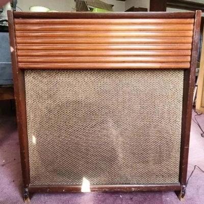 MidCentury Modern Magnavox High Fidelity Phonograph and Cabinet - Powers Up