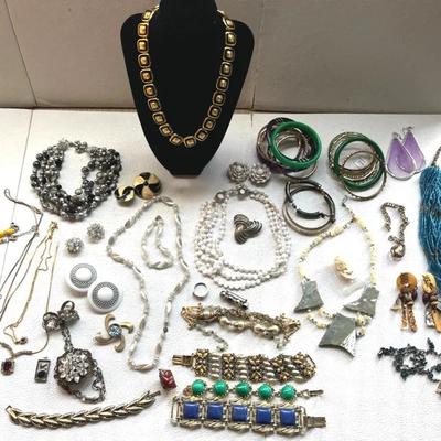 Costume Jewelry - Huge Lot