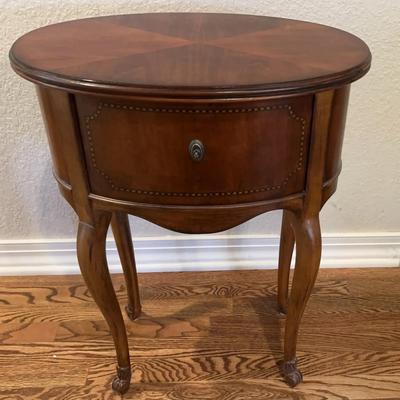 End Table, lamp table, storage table  4.8 L 1F W 1F.8 Height 