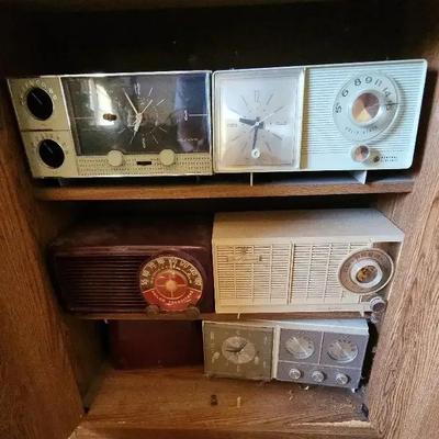 6 Vintage Radios 