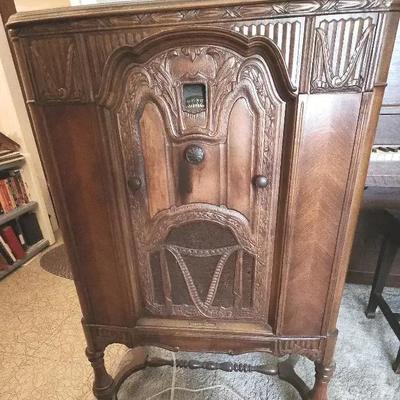 1931 Stromberg-Carlson lowboy radio console