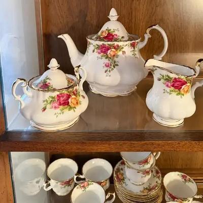 1962 Royal Albert “Old Country Roses” Bone China – Complete Service for 8