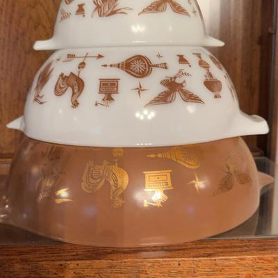 Pyrex Butterprint Mixing Bowls (Set of 4) + Clear Serving Bowl w/ Lid & Pie Plate