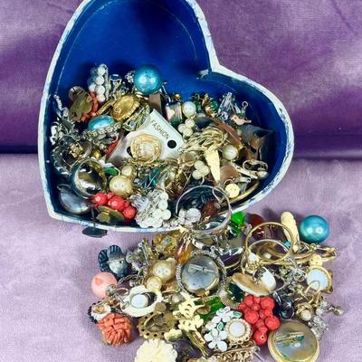 Mystery Lot Of Vintage Earrings 