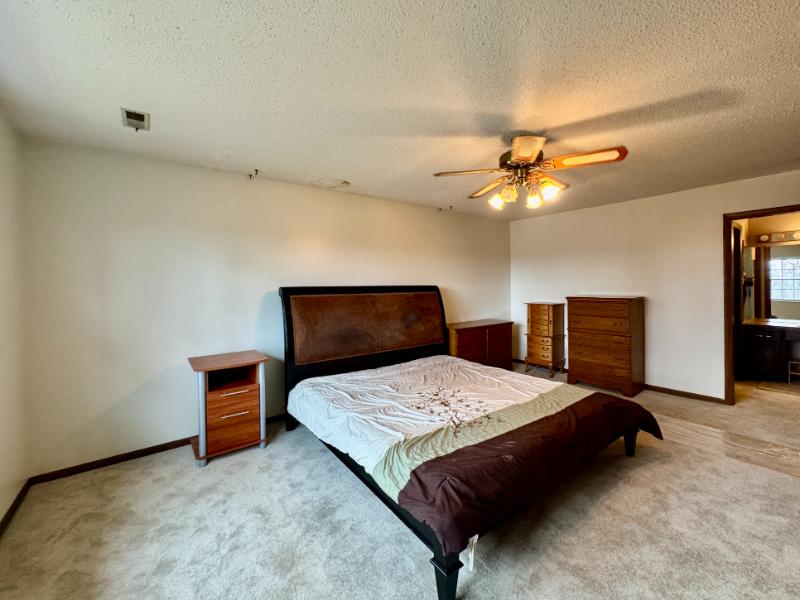 Sale Photo Thumbnail #34