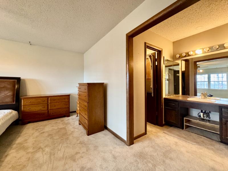 Sale Photo Thumbnail #35