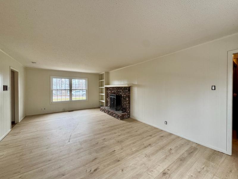 Sale Photo Thumbnail #30