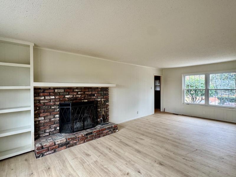 Sale Photo Thumbnail #32