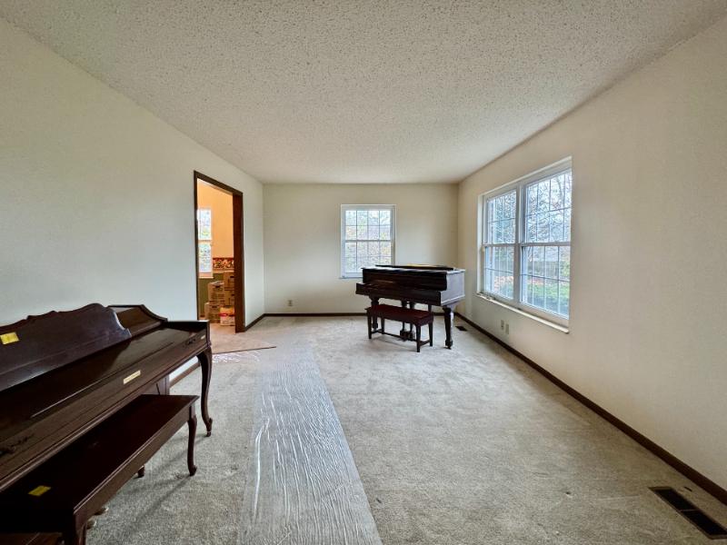 Sale Photo Thumbnail #19